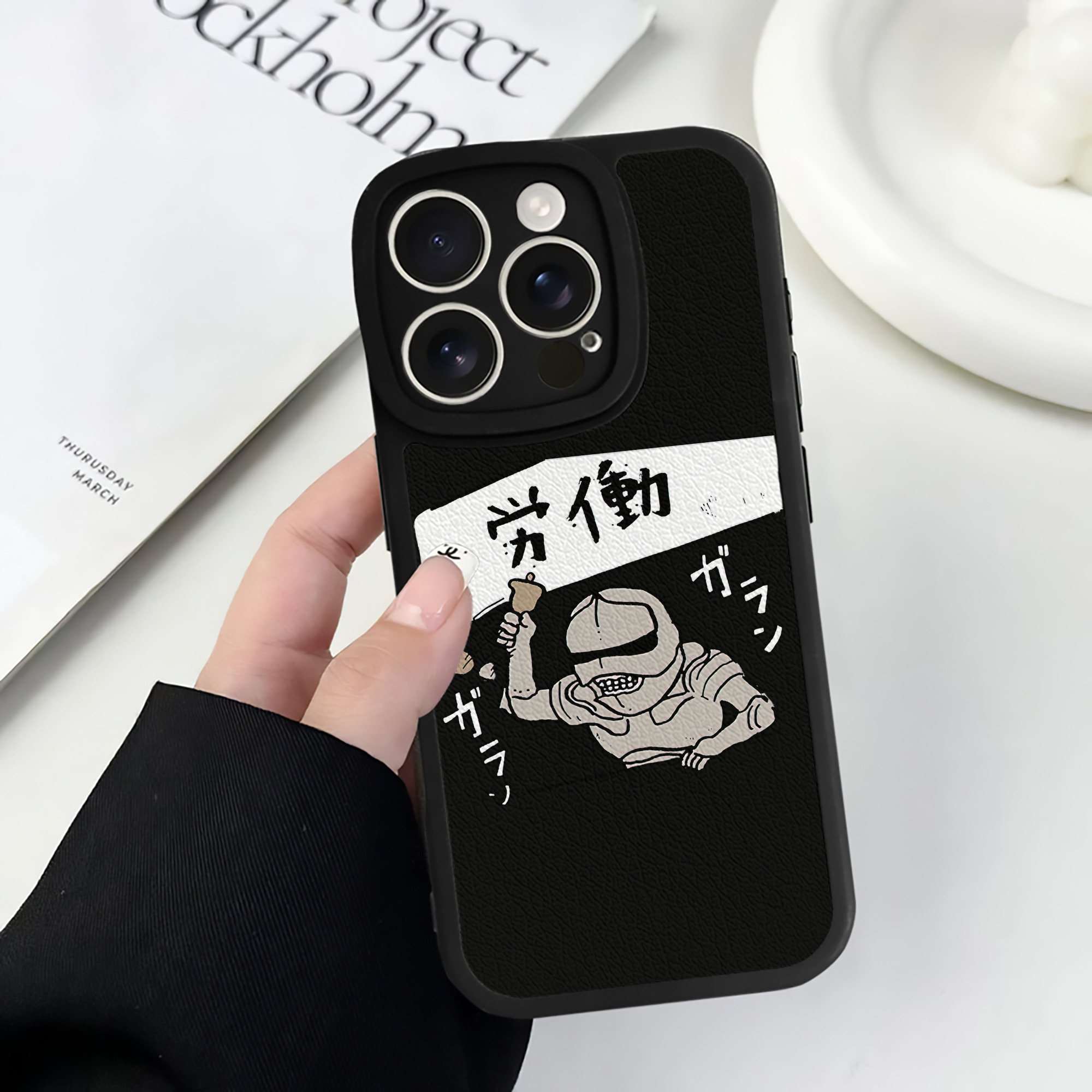 （画像用） ちいかわ 労働の鎧さん Chii-kawa Mr. Armor of Labor 【iPhone 16シリーズ対応】シリコンスマホケース（レザー調） 材質：シリコン